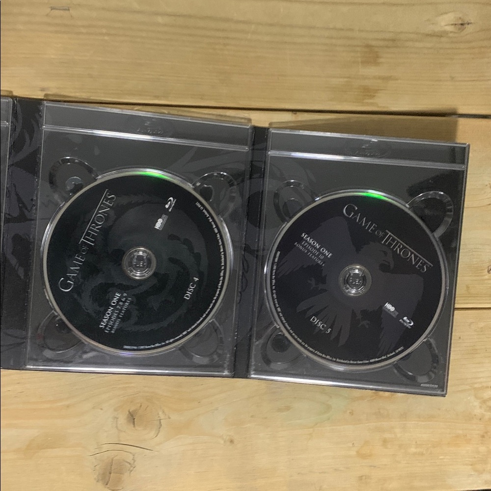 Game of Thrones Complete First Season DVD - Picture 9 of 11